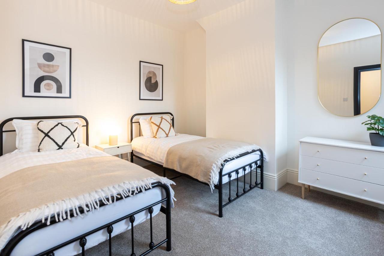 Vila Stunning Scandi 3 Bed House In Manchester-Parking Exteriér fotografie