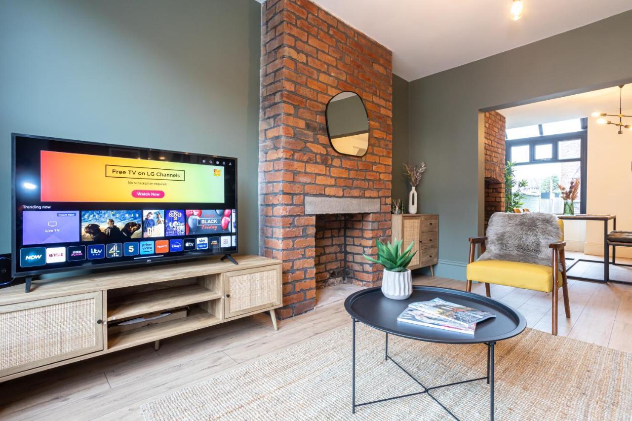 Vila Stunning Scandi 3 Bed House In Manchester-Parking Exteriér fotografie