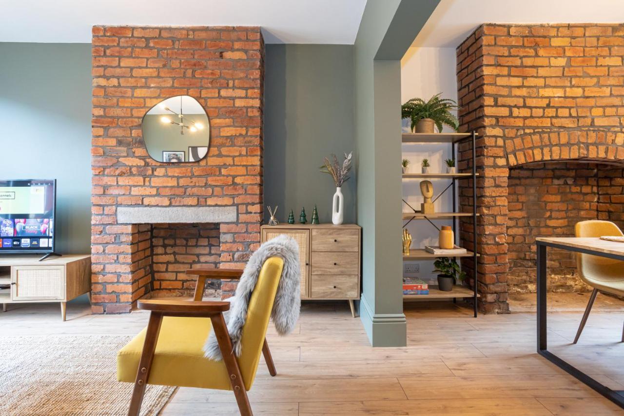 Vila Stunning Scandi 3 Bed House In Manchester-Parking Exteriér fotografie