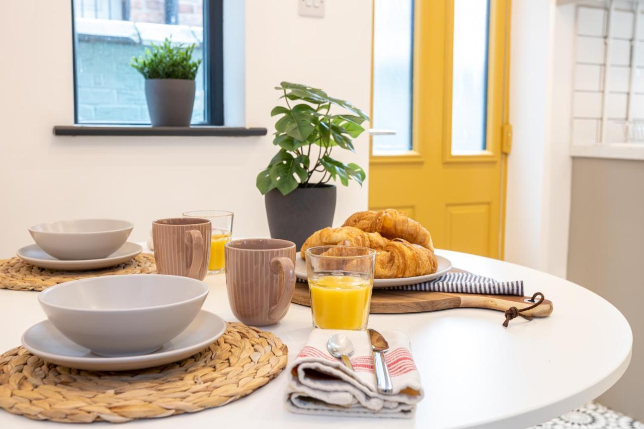Vila Stunning Scandi 3 Bed House In Manchester-Parking Exteriér fotografie