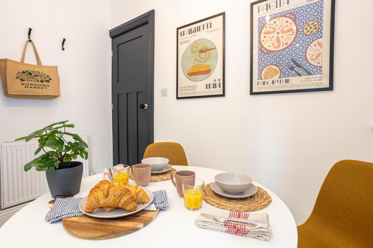 Vila Stunning Scandi 3 Bed House In Manchester-Parking Exteriér fotografie
