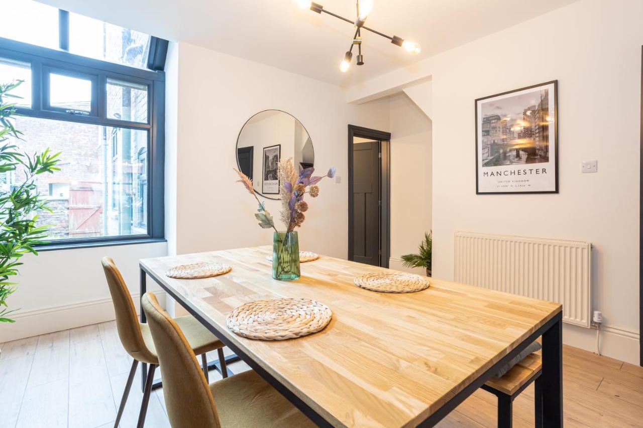 Vila Stunning Scandi 3 Bed House In Manchester-Parking Exteriér fotografie