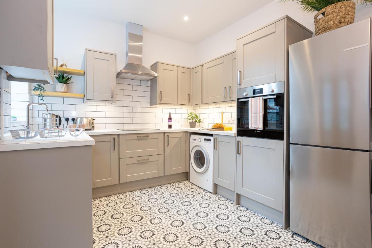 Vila Stunning Scandi 3 Bed House In Manchester-Parking Exteriér fotografie